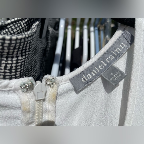 White Long Tank Top Blouse with Embroidery - Picture 4 of 4